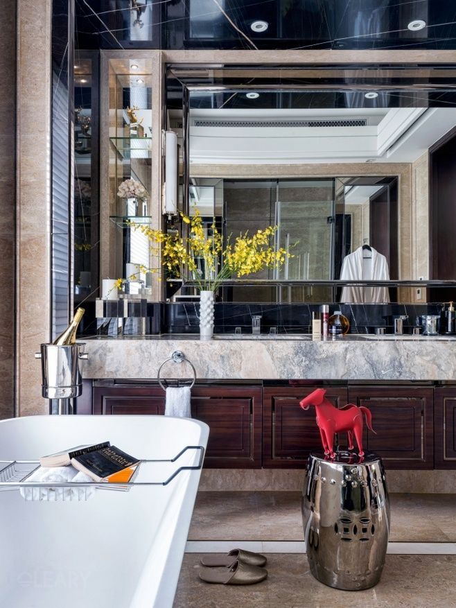 Bathtub, Double Vanity