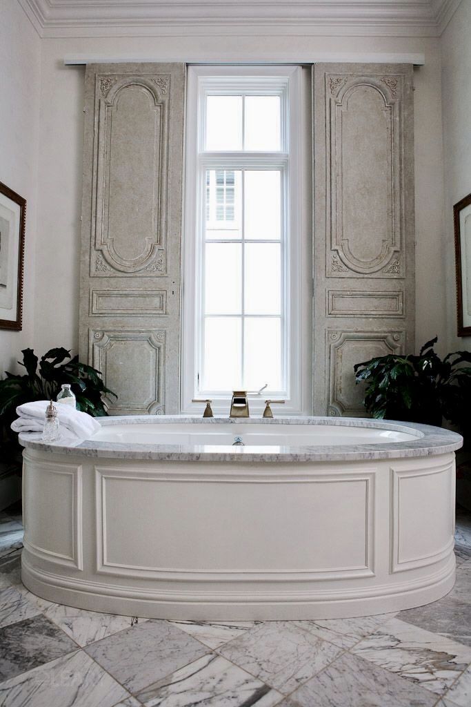 The Centerpiece Bath: How a Built-in Bathtub Creates Timeless Luxury