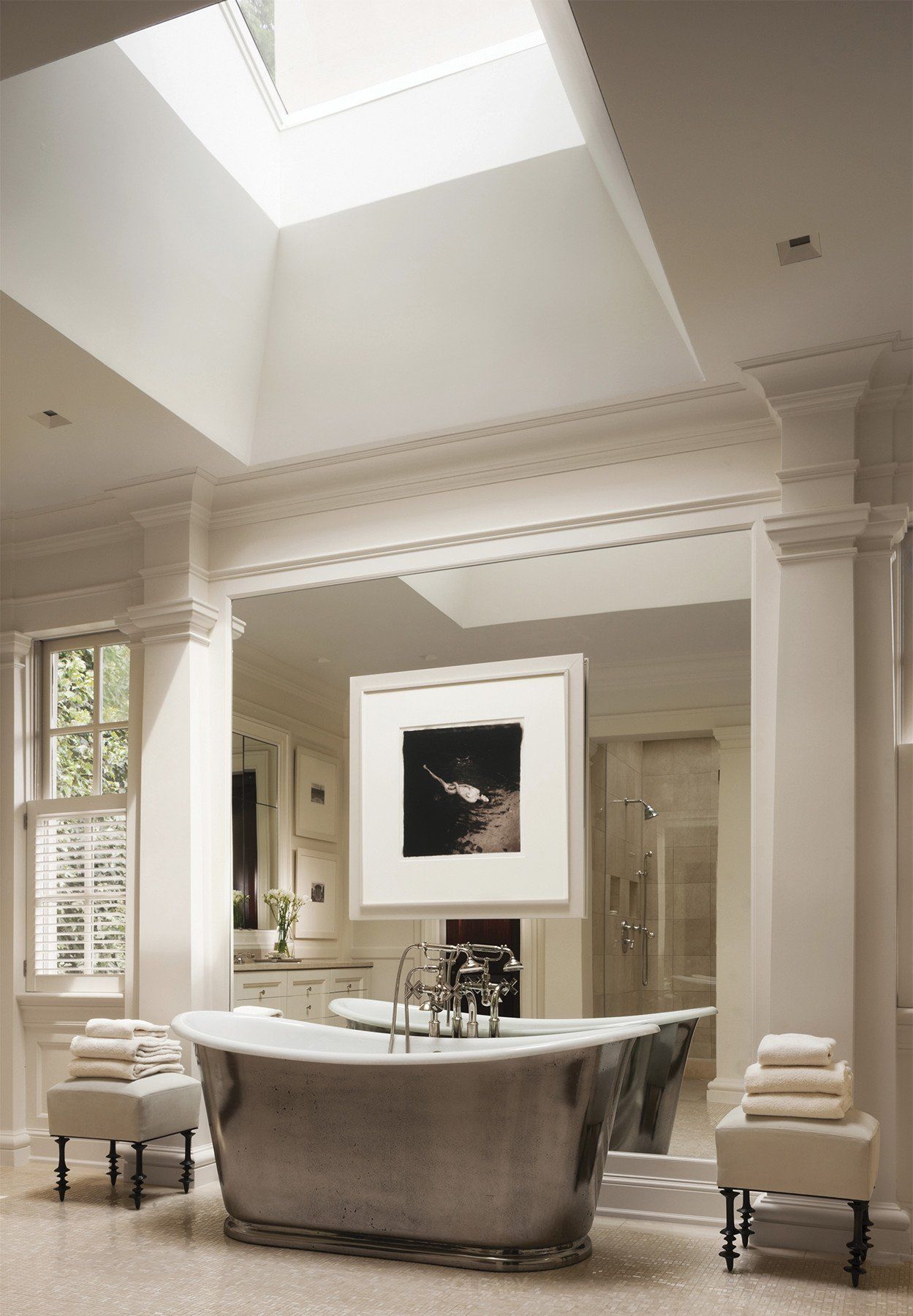Beyond White: The Power of the Metallic Freestanding Bathtub