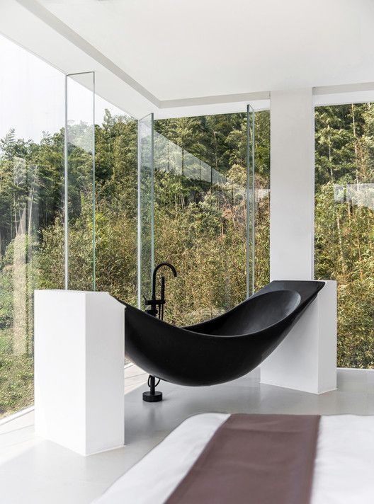 The Hammock Bathtub: A Guide to Suspended Carbon Fiber Tubs