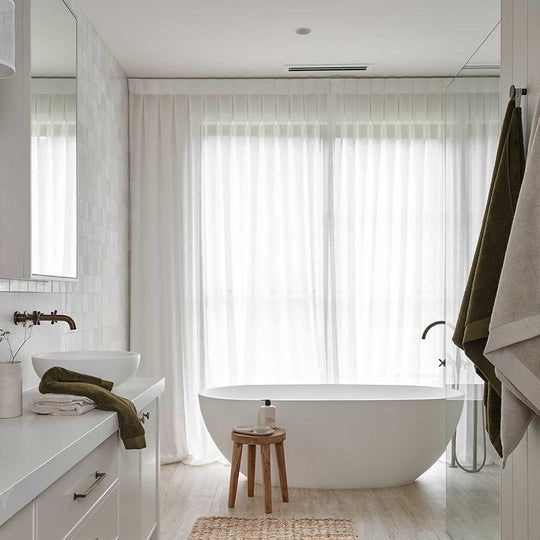 Oval Bathtub & Stone Sink: A Guide to Soft Minimalist Bathrooms