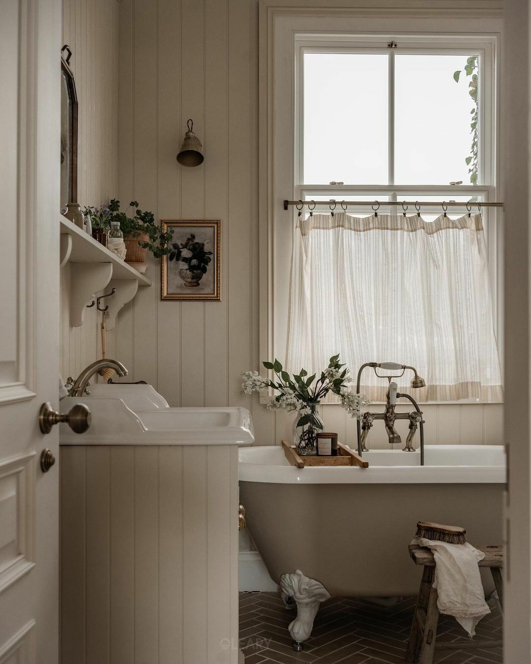 matte white resin bathtub 18