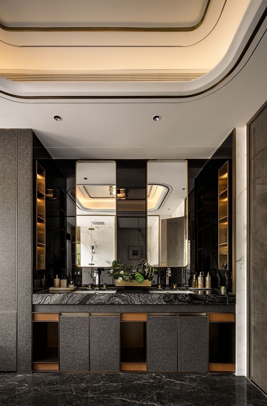 The Art of a Grand Bathroom: Designing with Luxury Hotel-Style Cabinet Combinations