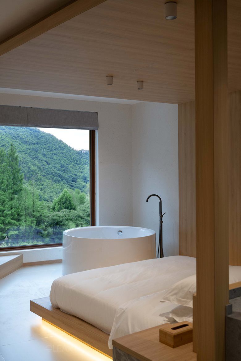 The Sanctuary Bedroom: How a Freestanding Soaking Tub Creates the Ultimate Japandi Retreat