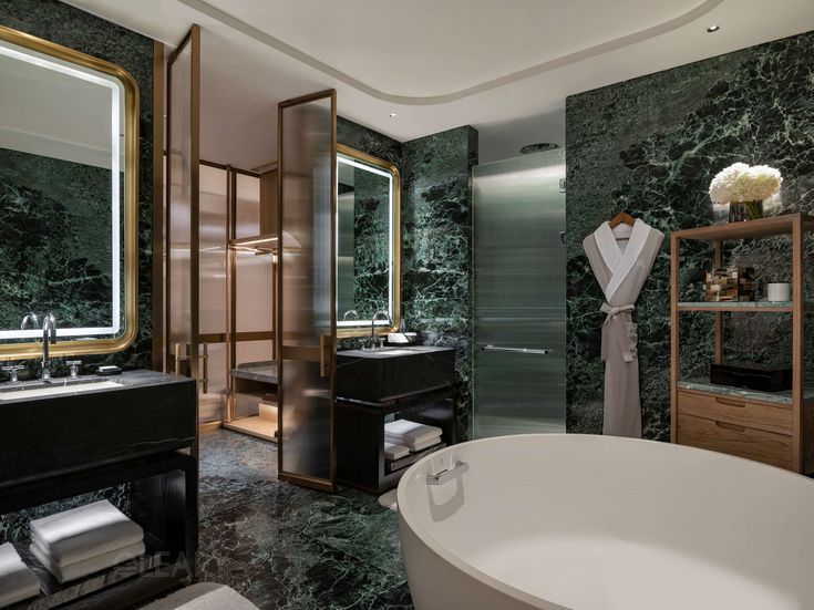 luxury-hotel-green-marble-bathtub-bathroom