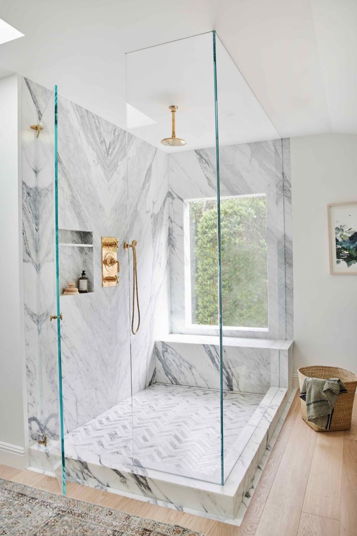 An Ode to Marble: Walk-In Showers, A Perfect Symphony of Luxury and Artistry